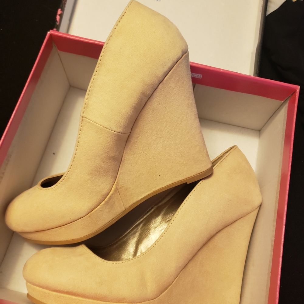 Wedge heels